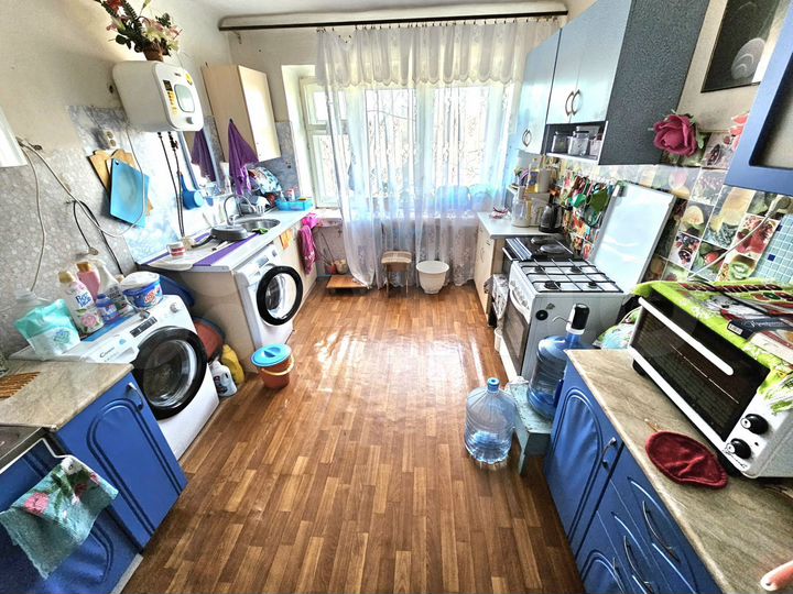 Комната 13 м² в 6-к., 3/3 эт.