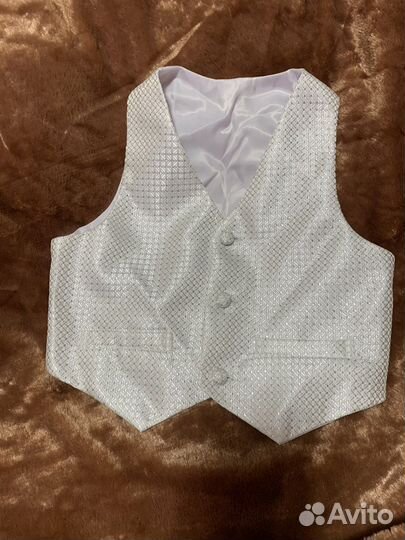 Жилетка для мальчика белая праздничная