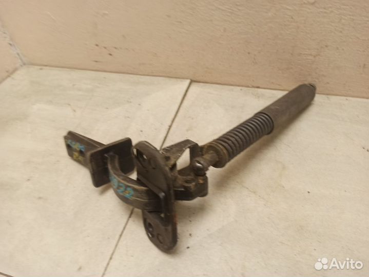 Петля двери багажника