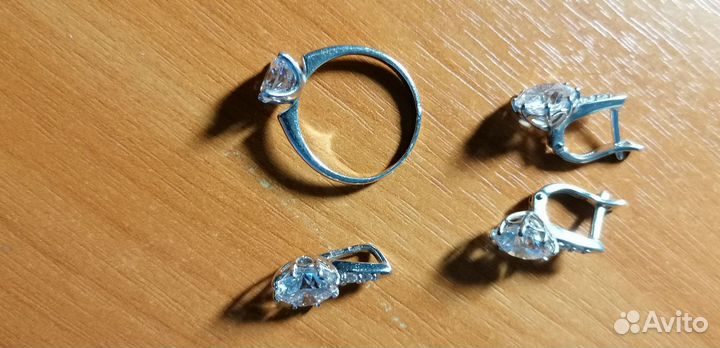 Серебряные комплекты с кораллом и фианитами