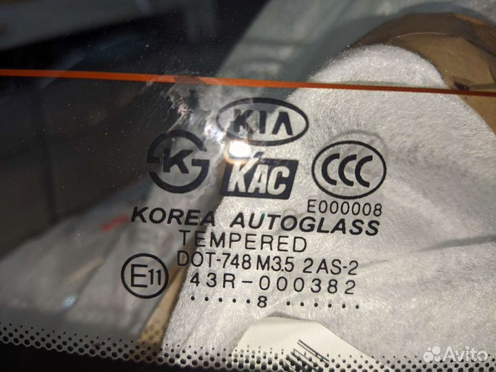 Заднее стекло kia cerato 1