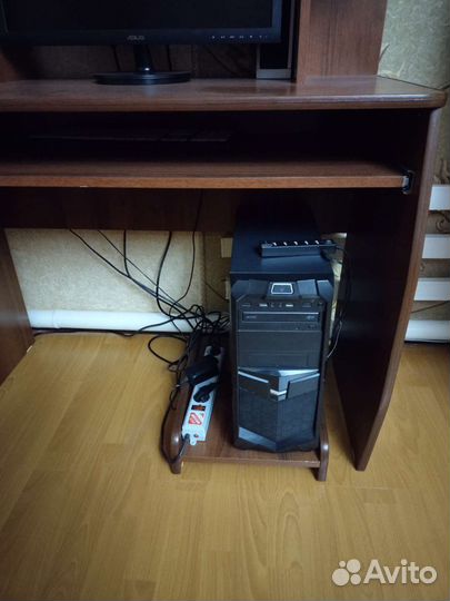 Компьютерный стол