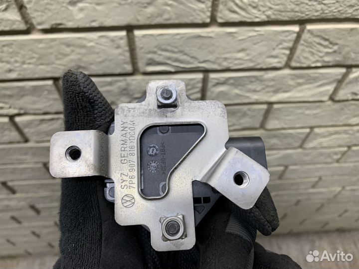 Volkswagen Touareg NF Датчик ускорения