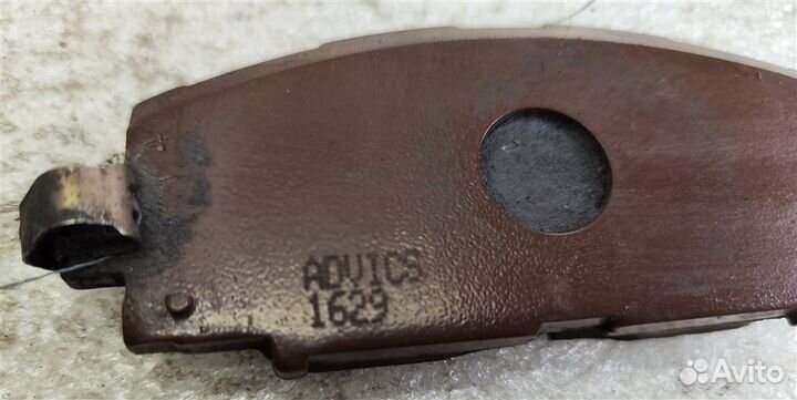 Колодки тормозные передние Toyota Prius ZVW30 2ZR