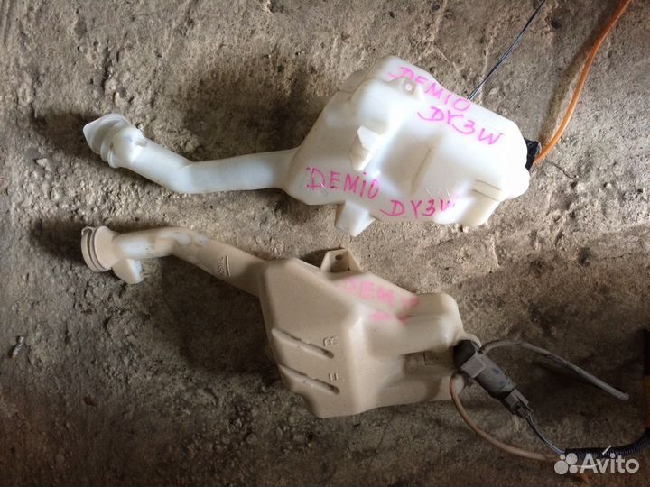 Бочок омывателя Mazda demio