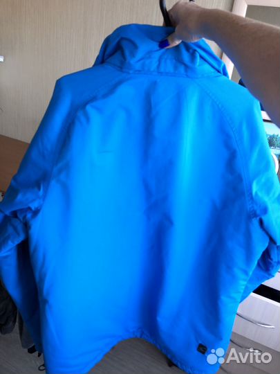 Мужская куртка, цвет ярко