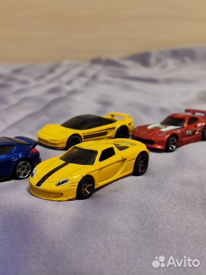 Машинки hot wheels porshe, dodge, acura