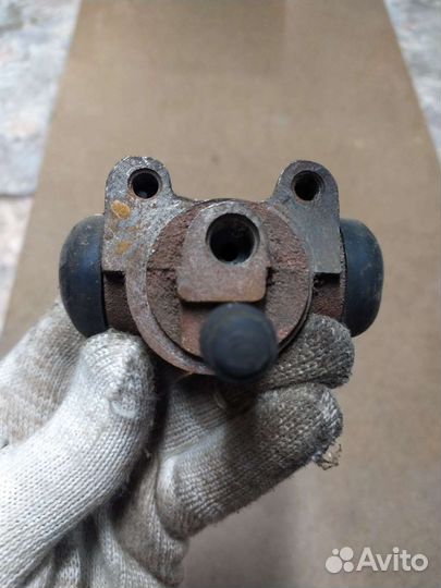 Рабочий задний тормозной цилиндр на УАЗ