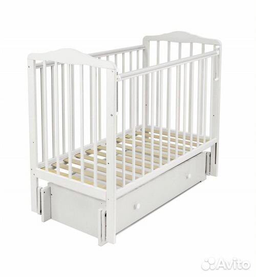 Детская кроватка с маятником