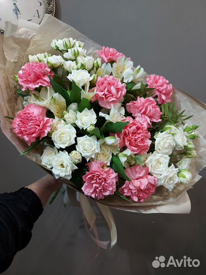 Букет из роз с диантусами