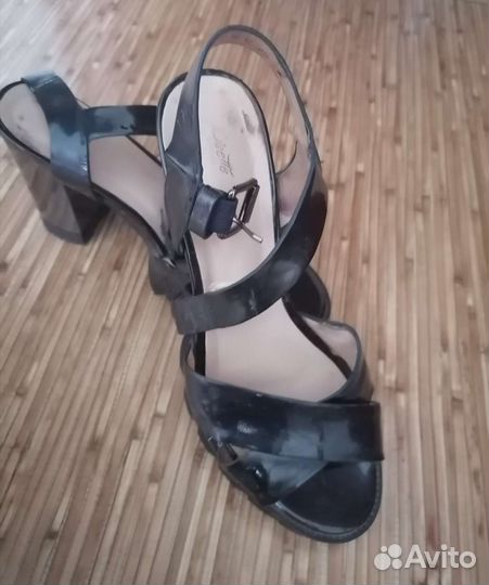 Босоножки женские