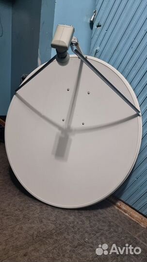 Офсетная спутниковая антенна