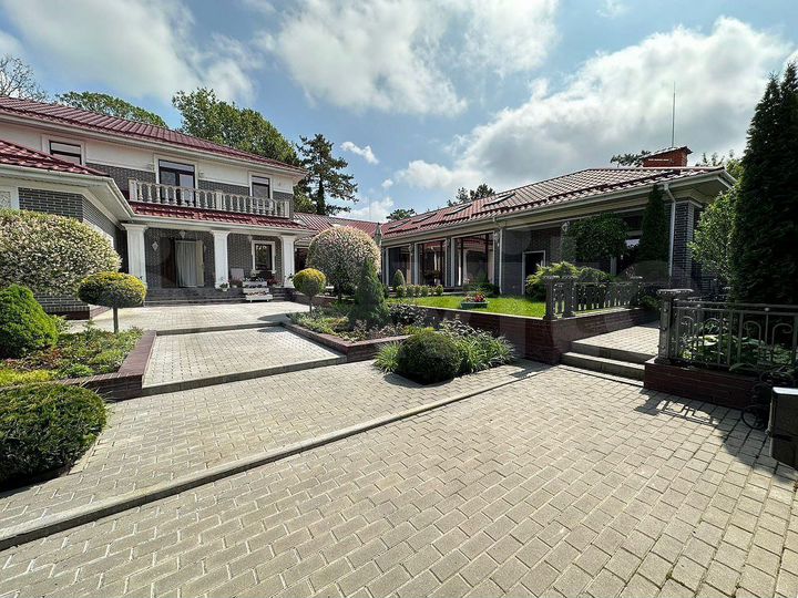 Дом 500 м² на участке 10 сот.