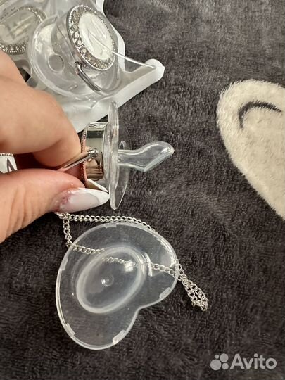 Соска с буквой М