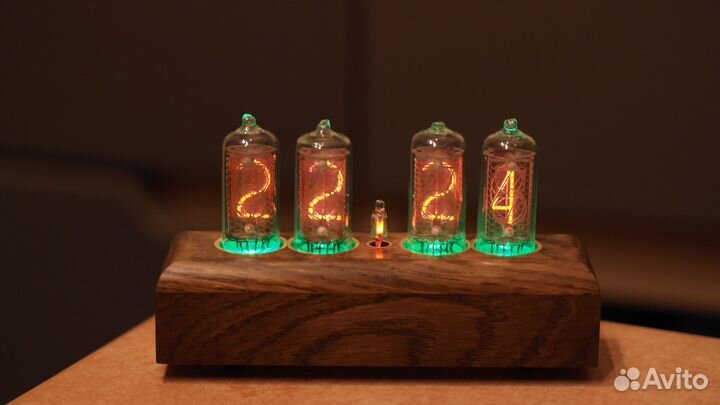 Ламповые часы на ин-8-2