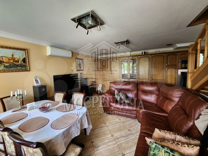 Коттедж 236 м² на участке 15 сот.