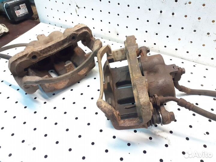 Nissan Terrano 1(wd21) суппорт передний