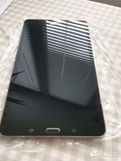 Планшет Samsung Galaxy Tab Pro 8.4 SM-T325