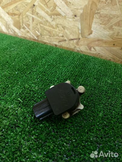 Датчик корректора фар Toyota Avalon