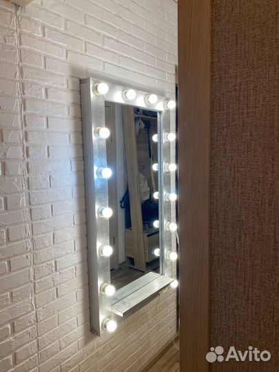 Зеркало с лампочками большое