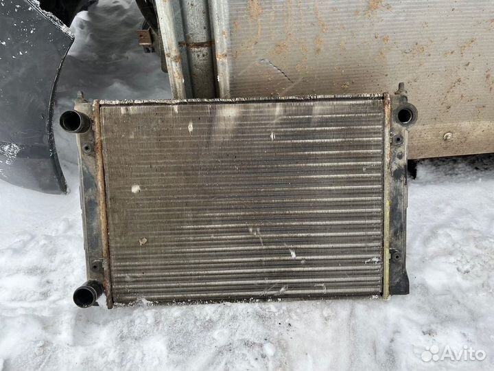Радиатор охлаждения Volkswagen Passat B3