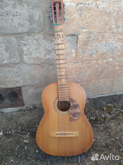 Акустическая гитара