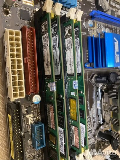 Материнская плата с процессором и памятью