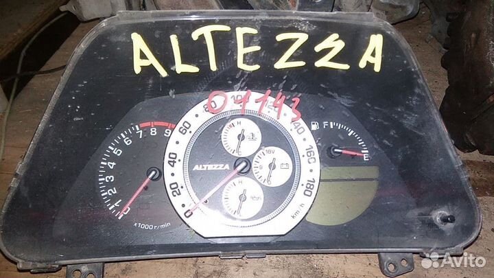 Панель приборов на toyota altezza SXE10