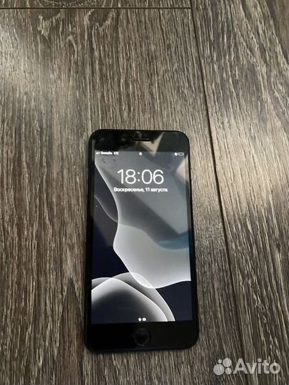 iPhone 8, 64 ГБ