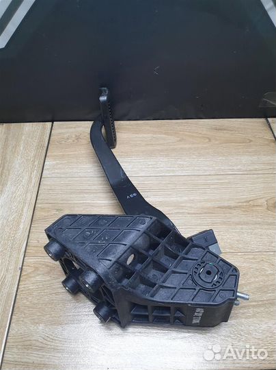 Педаль тормоза Kia Ceed