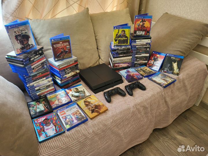 Sony playstation 4 + 169 игр В комплекте