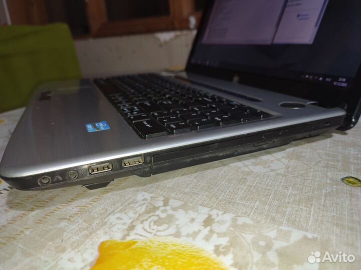 Ноутбук DNS A15HE Intel Core i3 экран 15,6