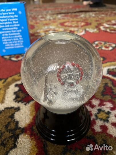 Новогодний стеклянный шар со снегом
