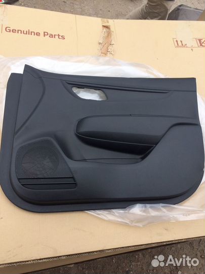 Обшивка передней правой двери kia rio 4