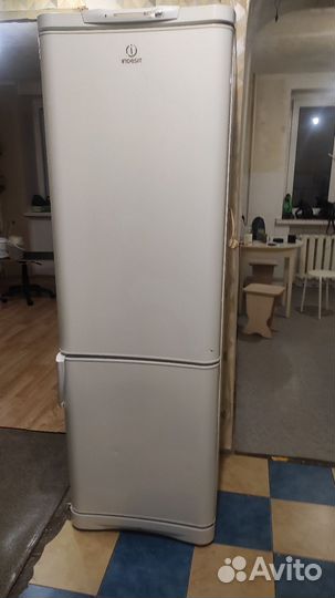 Холодильник indesit