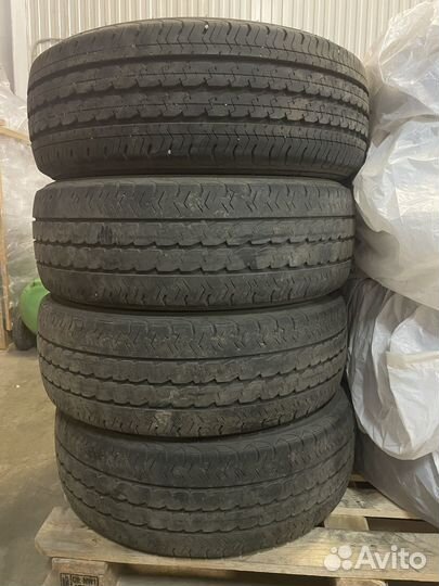 Pirelli Carrier 215/65 R15C 104T