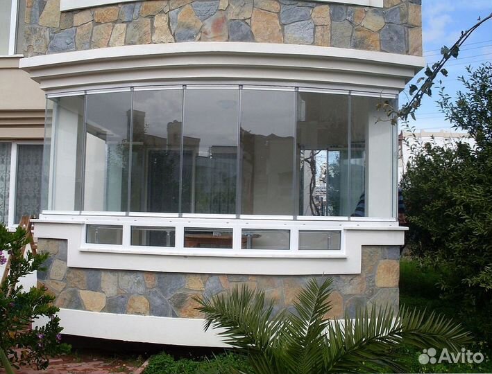 Безрамное раздвижное остекление