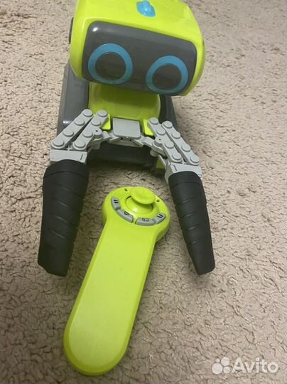 Робот. Радиоуправляемый. Игрушка
