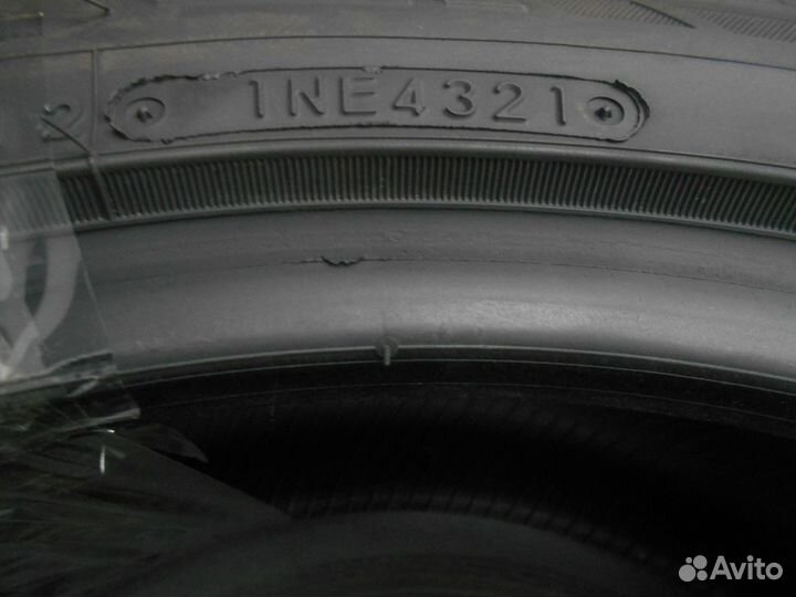 Nitto NT555 G2 225/40 R19