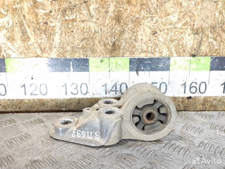 Кронштейн задней балки Volkswagen Passat b5 1996-2