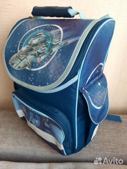 Школьный ранец для первоклассника