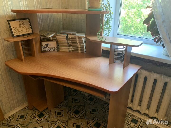 Стол компьютерный