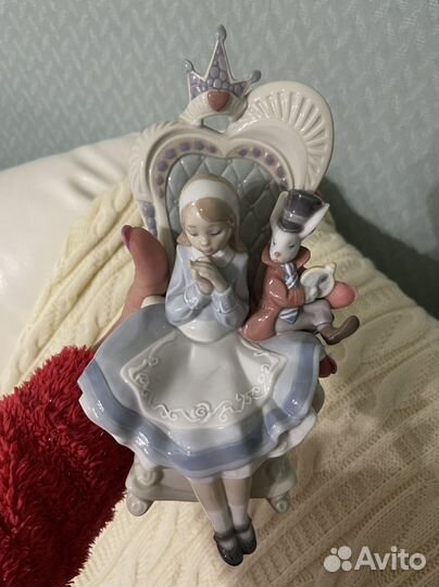 Статуэтка фарфор Алиса в стране Чудес