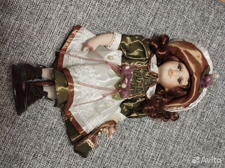 Кукла коллекционная фарфоровая