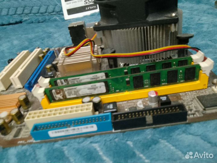 Материнская плата 775