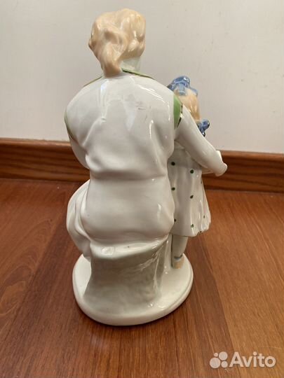 Старинная статуэтка