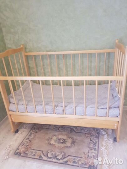 Детская кроватка с матрасом