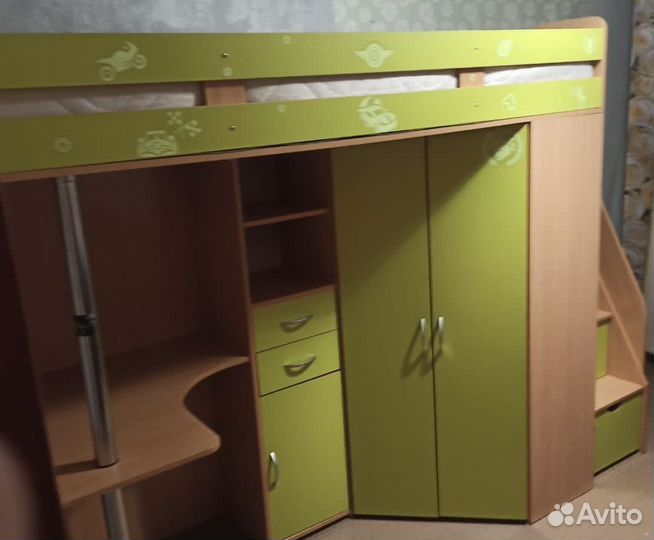 Кровать чердак со столом