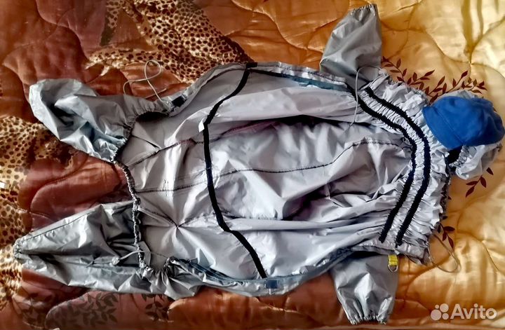 Дождевик с шапочкой, поводком и шампунь