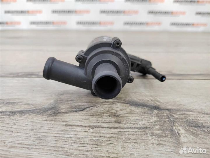 Насос водяной вспомогательный volkswagen Golf 6 Э